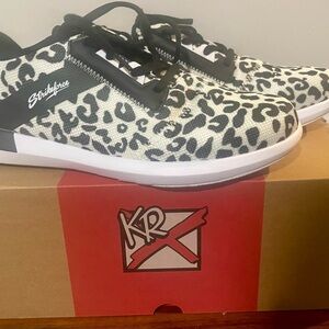 Women's Leopard Print Bowling Shoes.